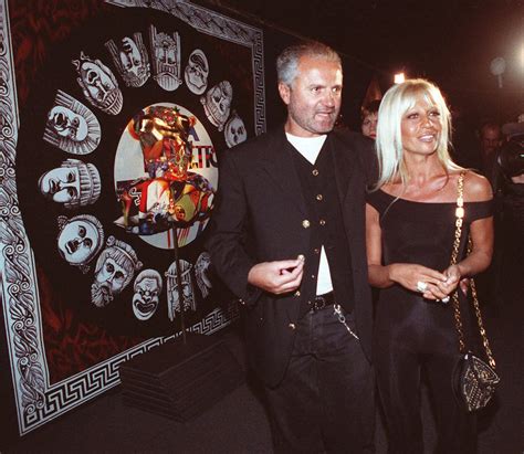 come e morto versace|20 anni fa l’omicidio di Gianni Versace: la tragica fine del grande .